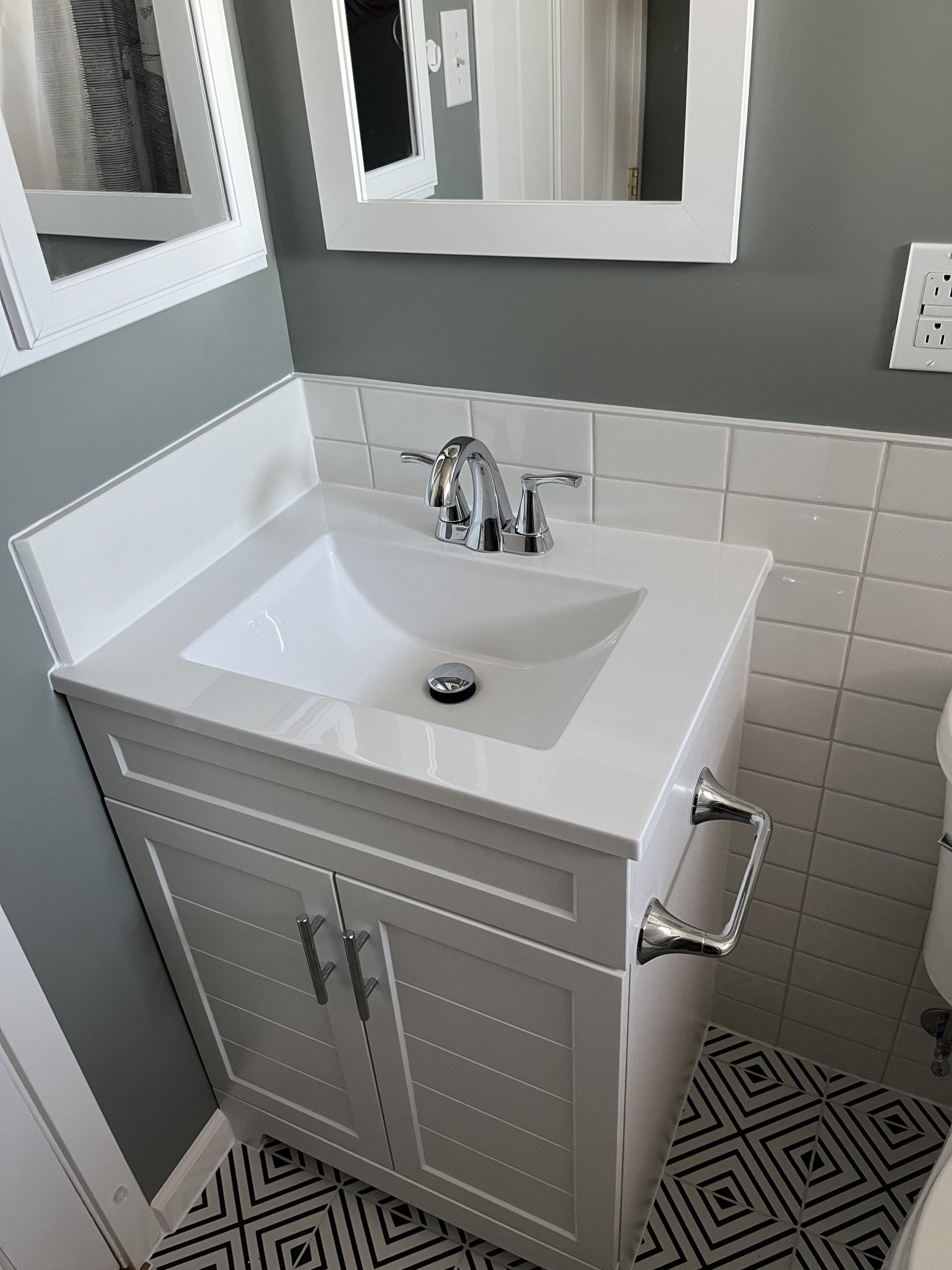 Vanity and tile detail